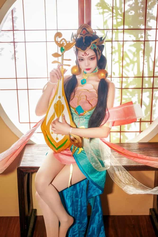 cos：王者荣耀 杨玉环 “云想衣裳花想容 春风拂槛露华浓”