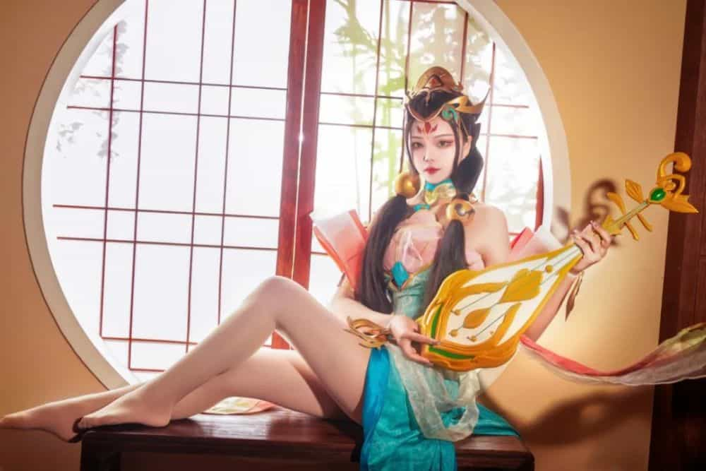 cos：王者荣耀 杨玉环 “云想衣裳花想容 春风拂槛露华浓”